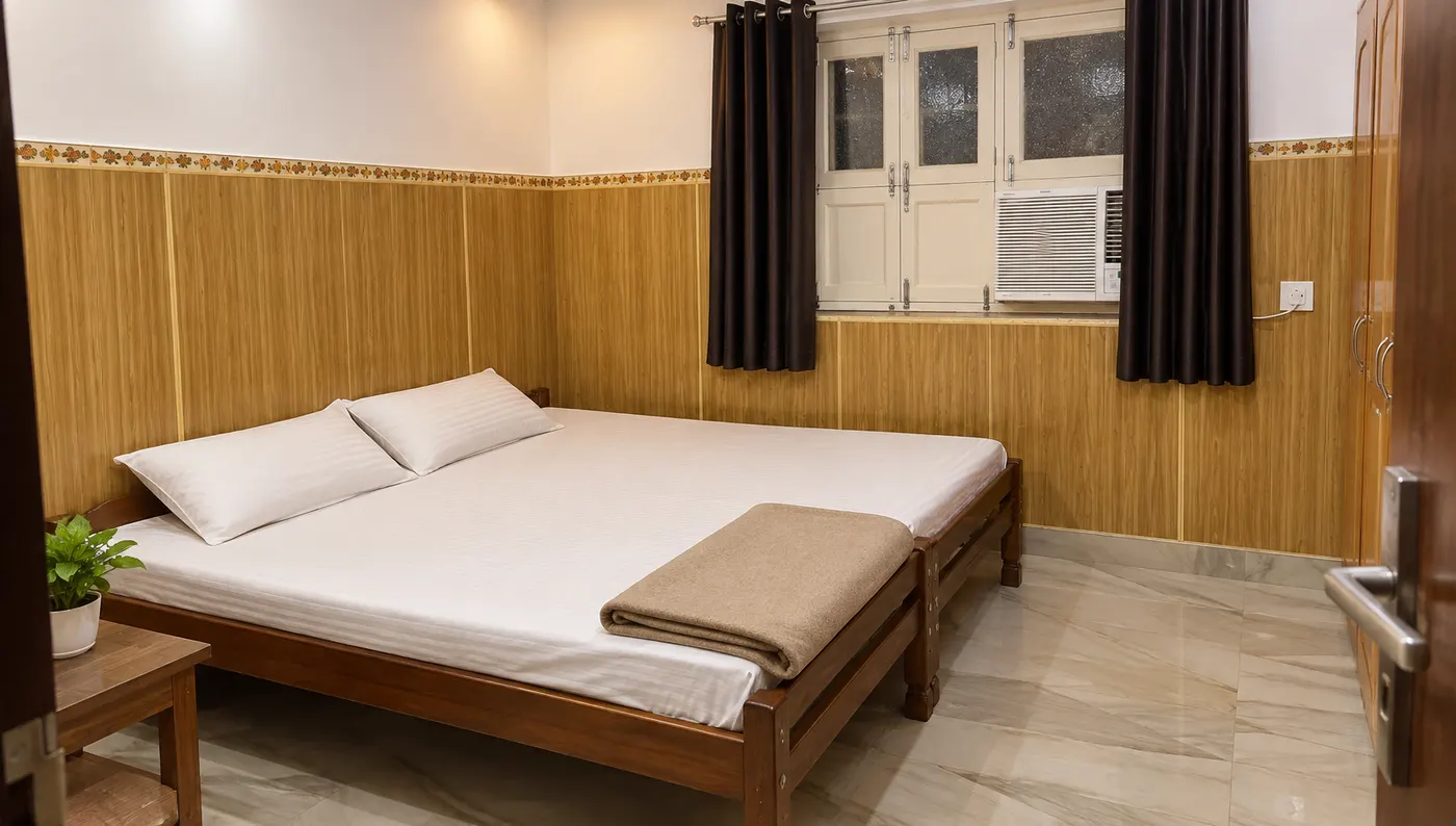 AC room at Gwalior Sindhia Bhavan, Vishnupad, Gaya